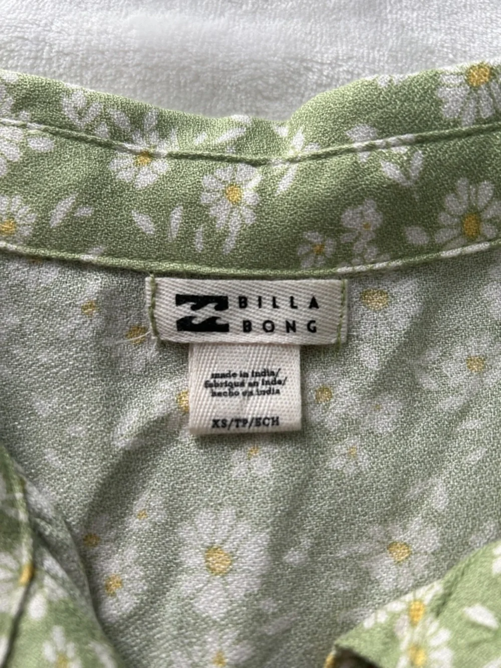 Billabong Green Floral Button-Front Midi Dress - Picture 2 of 10